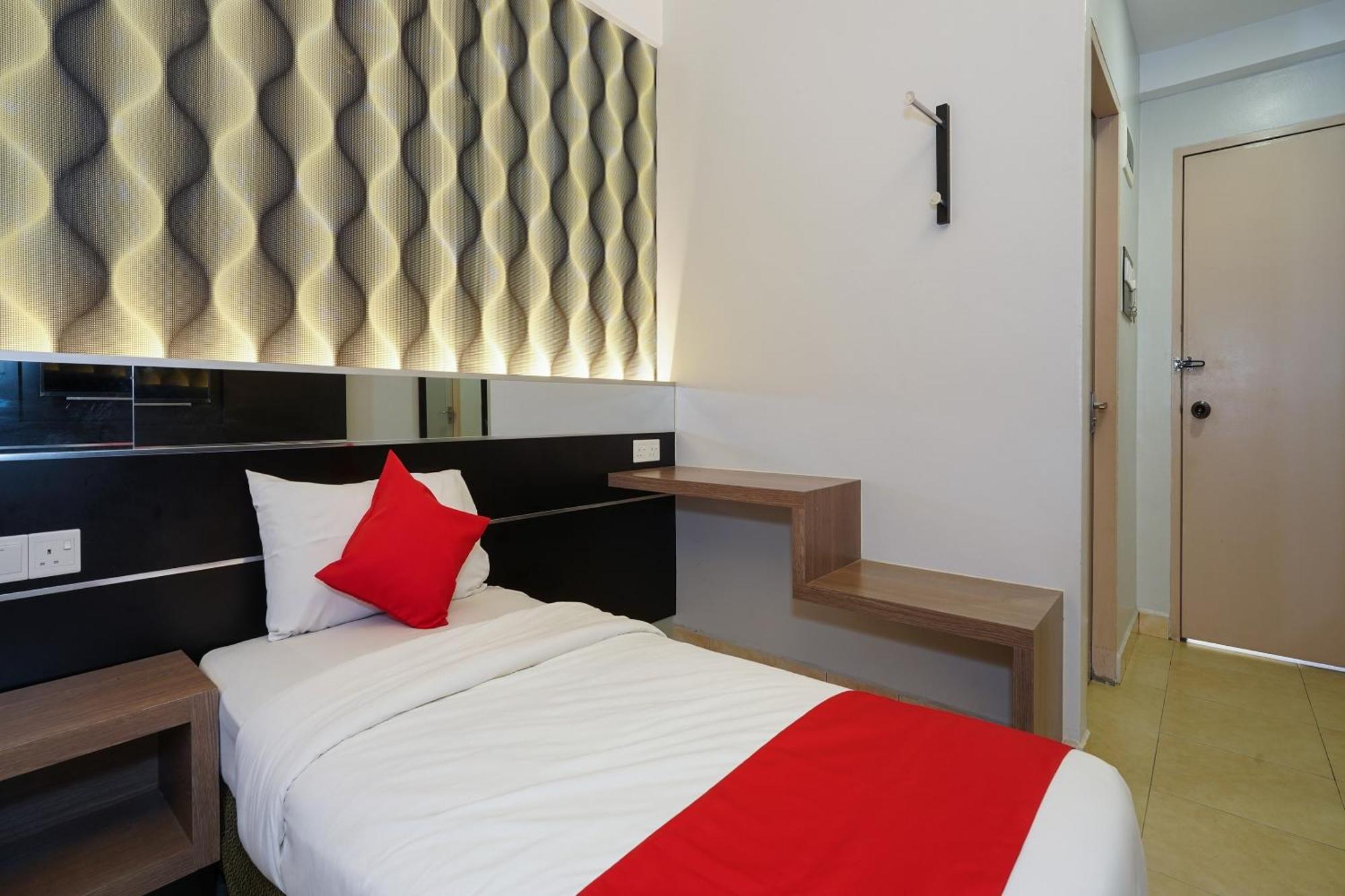 Hotel O Hotel Orchard Inn Lumut Buitenkant foto