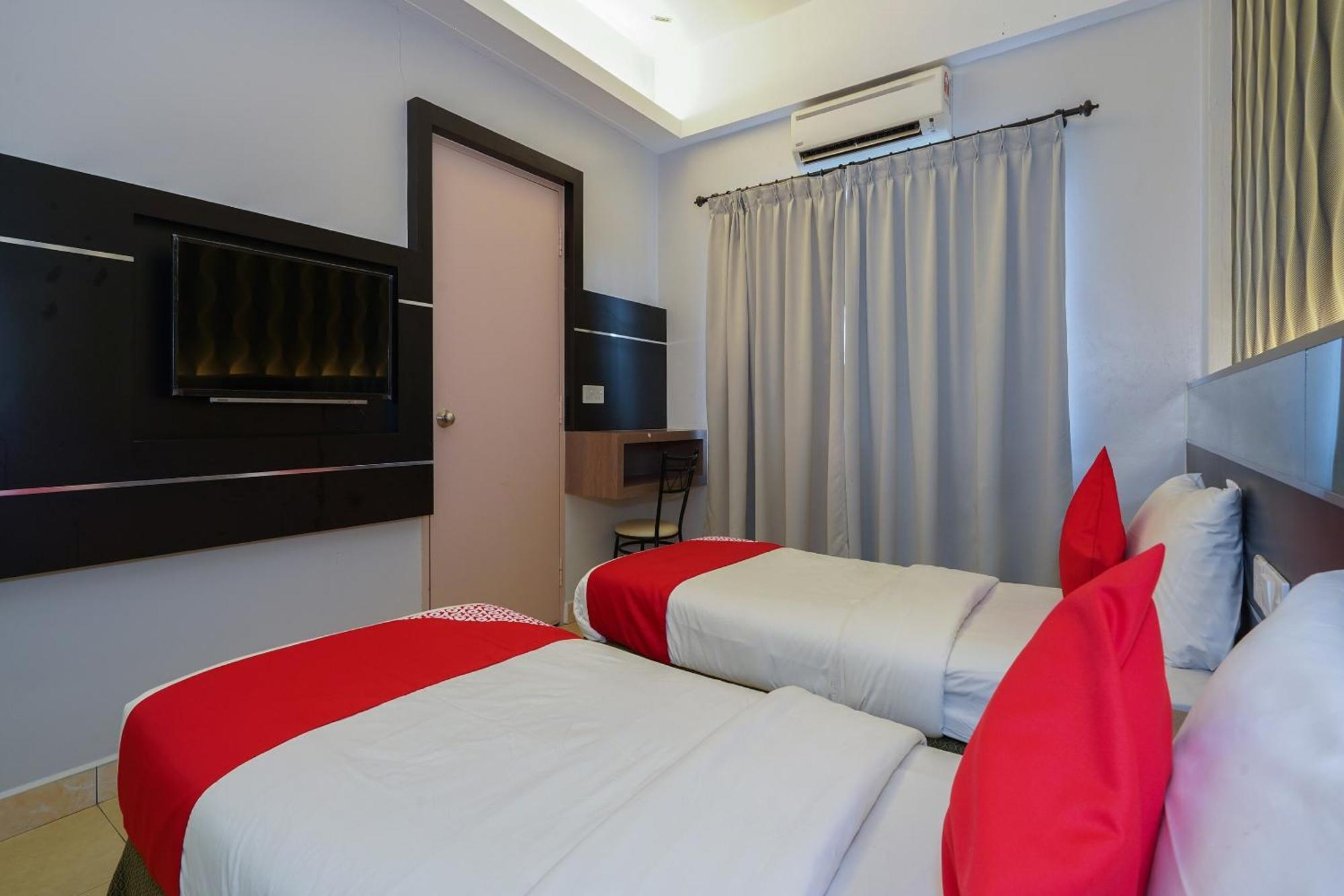 Hotel O Hotel Orchard Inn Lumut Buitenkant foto