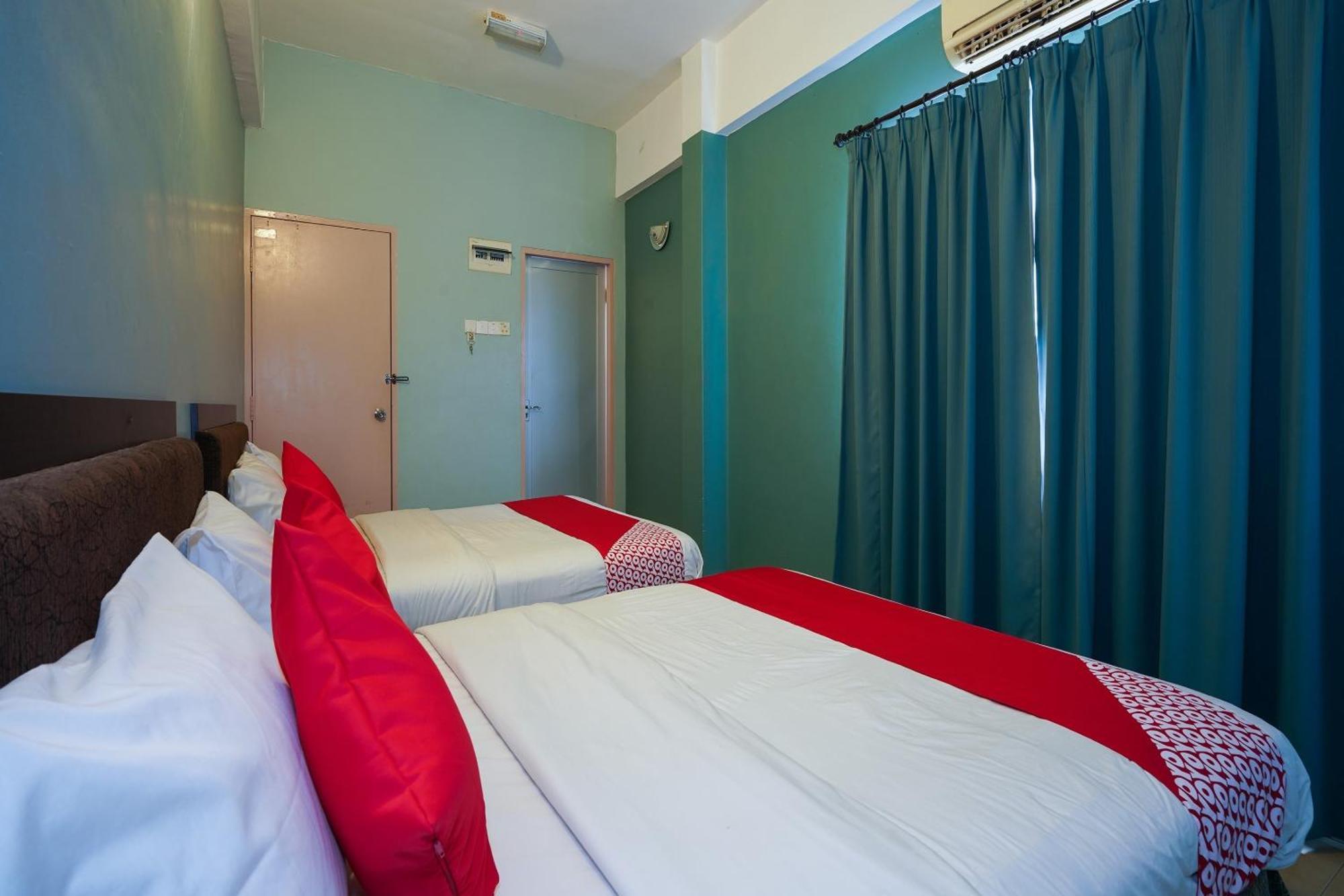 Hotel O Hotel Orchard Inn Lumut Buitenkant foto