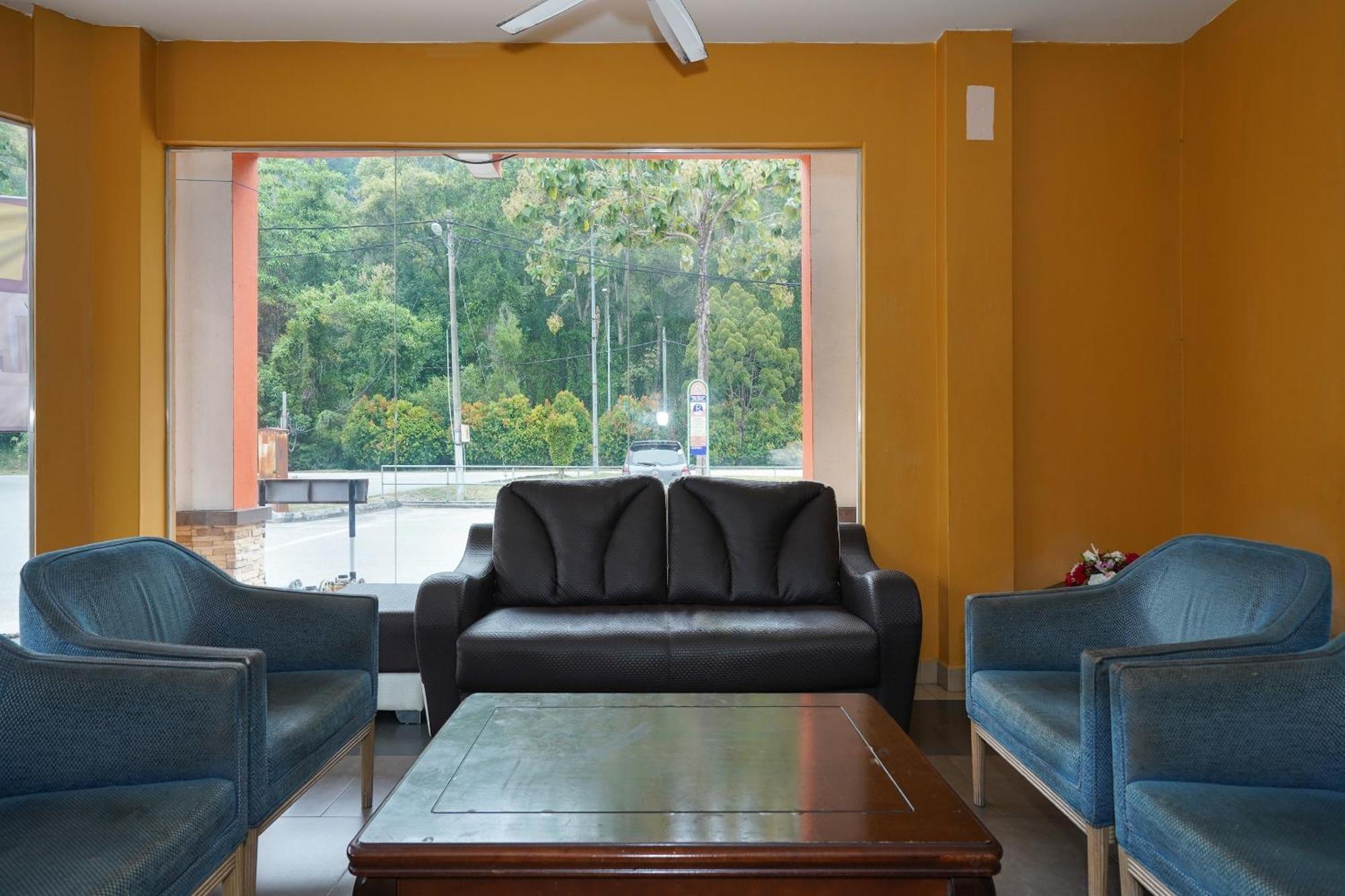 Hotel O Hotel Orchard Inn Lumut Buitenkant foto